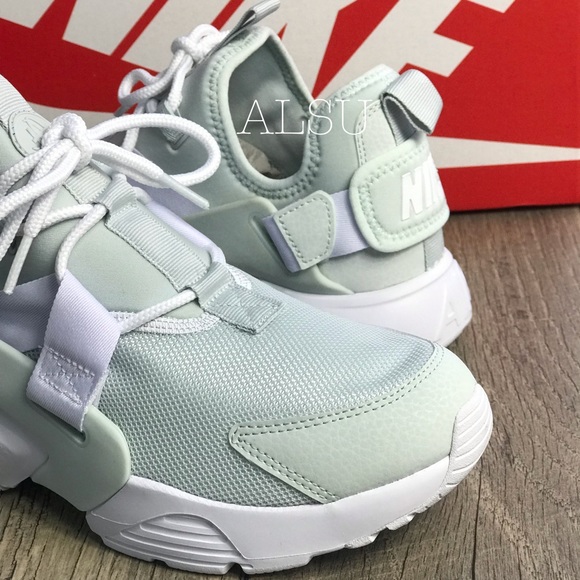 NWT Nike Air Huarache City Low Barely Grey White W - Picture 7 of 8